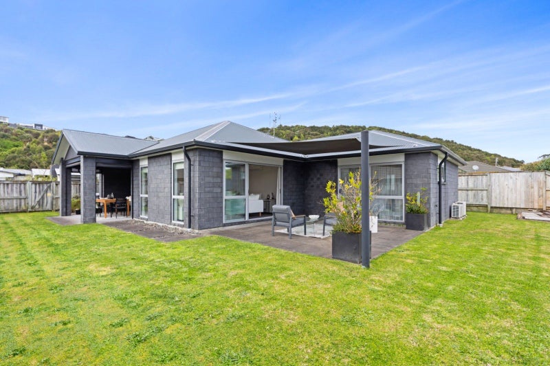 10 Rochfort Crescent, Pyes Pa, Tauranga - Carousel 1