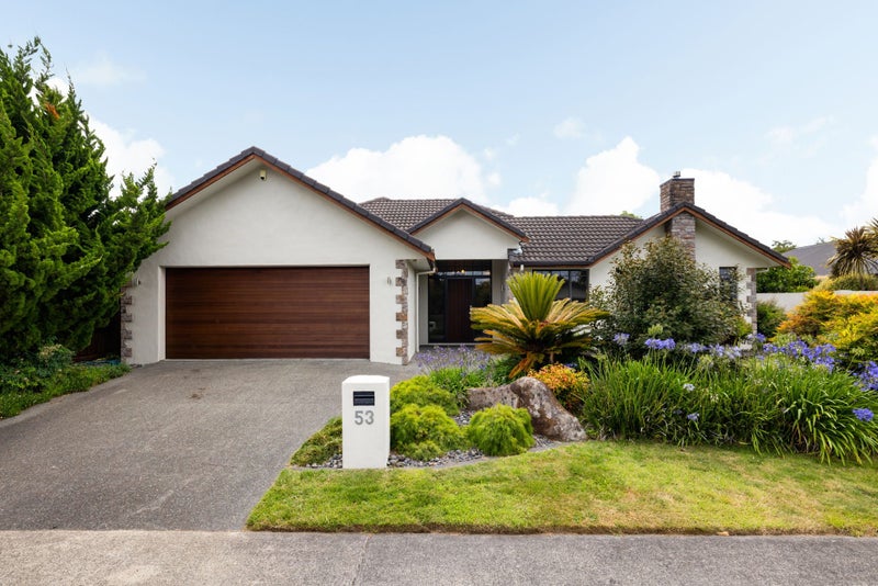 53 Barrington Drive, Huntington, Hamilton - Carousel 1