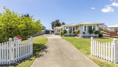 21 Bill Hercock Street, Pirimai, Napier - Carousel 1