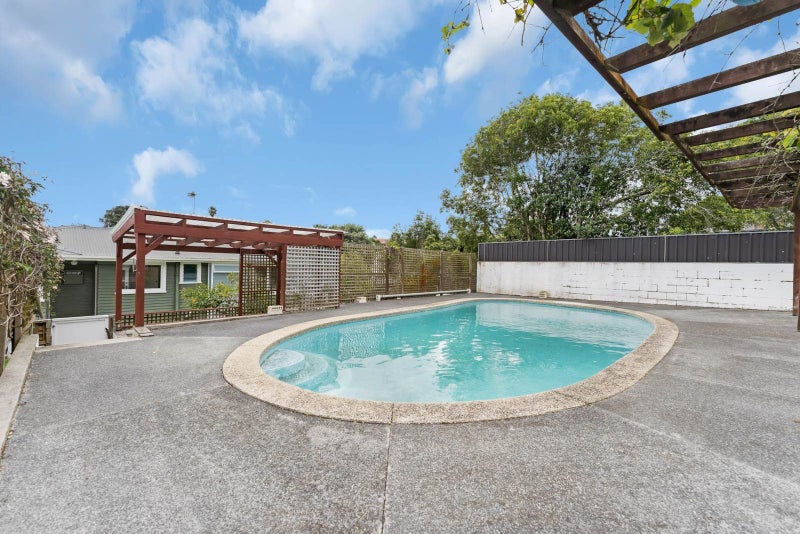 9 McDonald Crescent, Mount Wellington, Auckland - Carousel 1