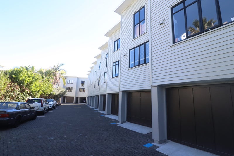 2/17 Lyon Avenue, St Lukes, Auckland - Carousel 2