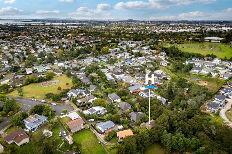 27 McKinley Road, Sunnyvale, Auckland - Carousel 22
