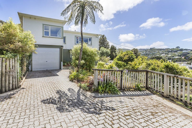 8 Allington Road, Karori, Wellington - Carousel 1