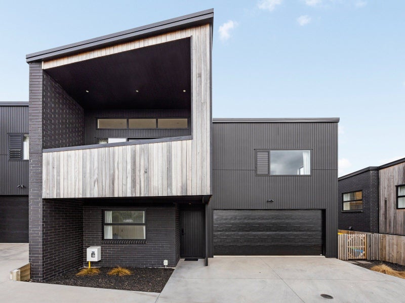 2/7 Tarbett Road, Hillcrest, Hamilton - Carousel 1