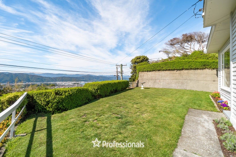 17 Maungaraki Road, Korokoro, Lower Hutt - Carousel 2