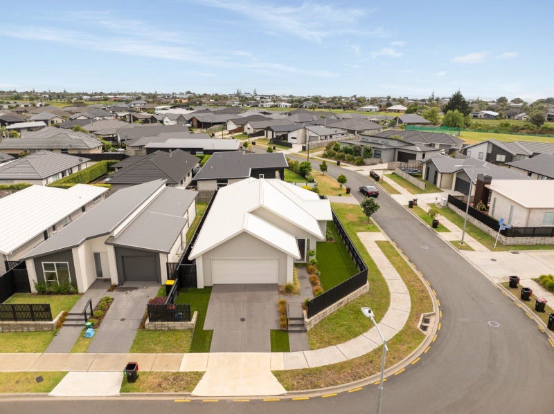 35 Sabre Street, Papamoa Beach, Papamoa - Carousel 1