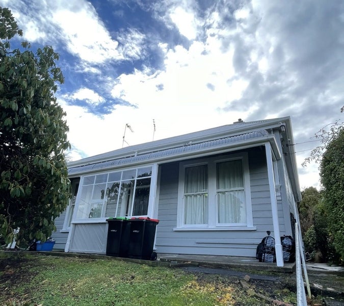 56 South Road, The Glen, Dunedin - Carousel 1