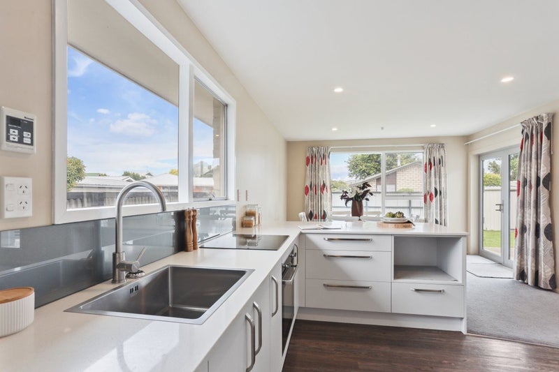 11 Bowie Drive, Woodend, Woodend - Carousel 1