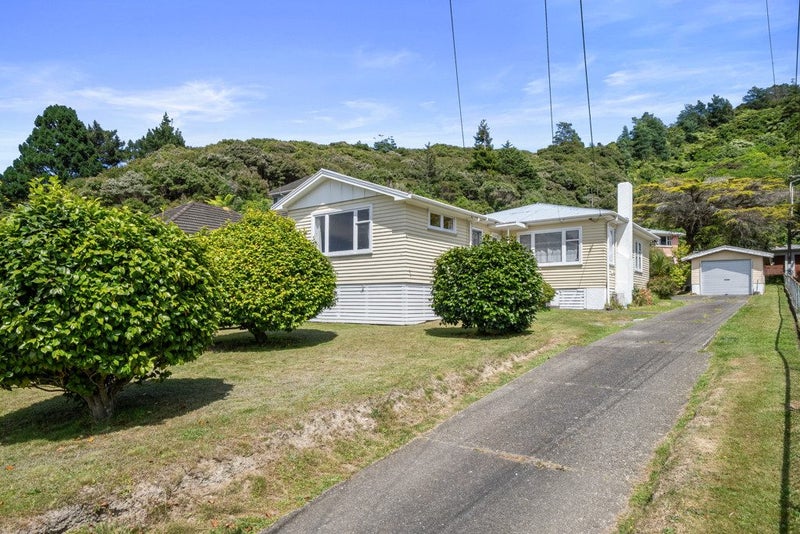 171 Wellington Road, Wainuiomata, Lower Hutt - Carousel 1