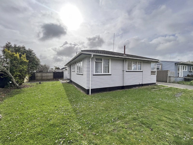 2 Salford Place, Awapuni, Palmerston North - Carousel 1