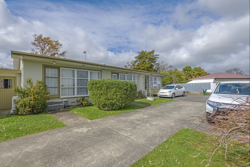 8 Lowestoft Place, West End, Palmerston North - Carousel 18
