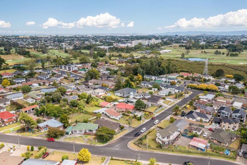 2 Lansdown Avenue, Papatoetoe, Auckland - Carousel 2