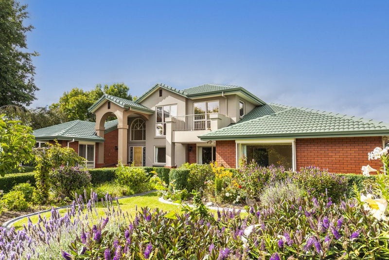 149 Regent'S Park Drive, CASEBROOK, CHRISTCHURCH - Carousel 1