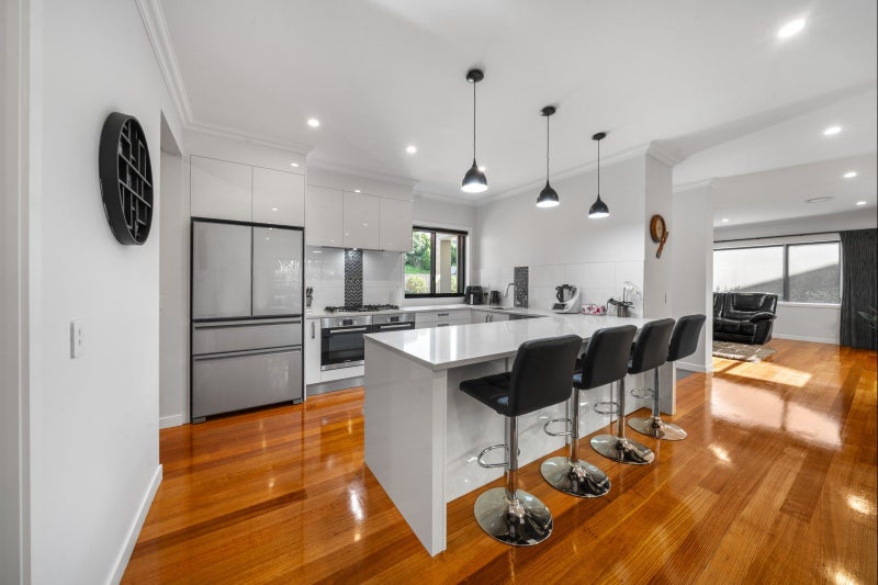 5 Fern Lane, Whalers Gate, New Plymouth - Carousel 2