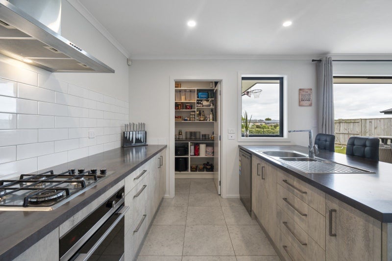21 Sardinia Grove, Fitzherbert, Palmerston North - Carousel 2