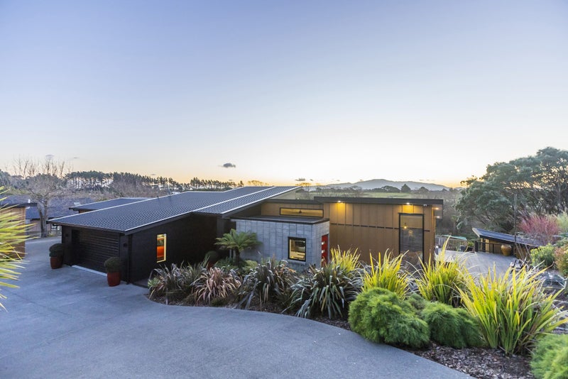 201B SH 1 Paraparaumu, Otaihanga, Paraparumu - Carousel 1