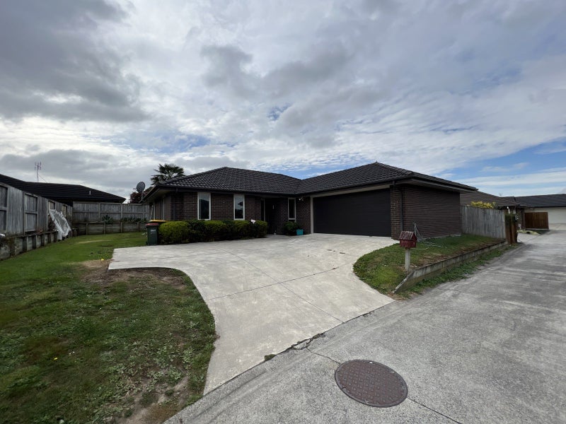 28 Trauzer Place, Flagstaff, Hamilton - Carousel 1