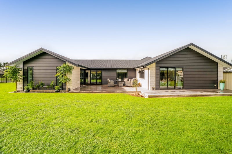 26 Mercade Close, Stratford, Stratford - Carousel 1