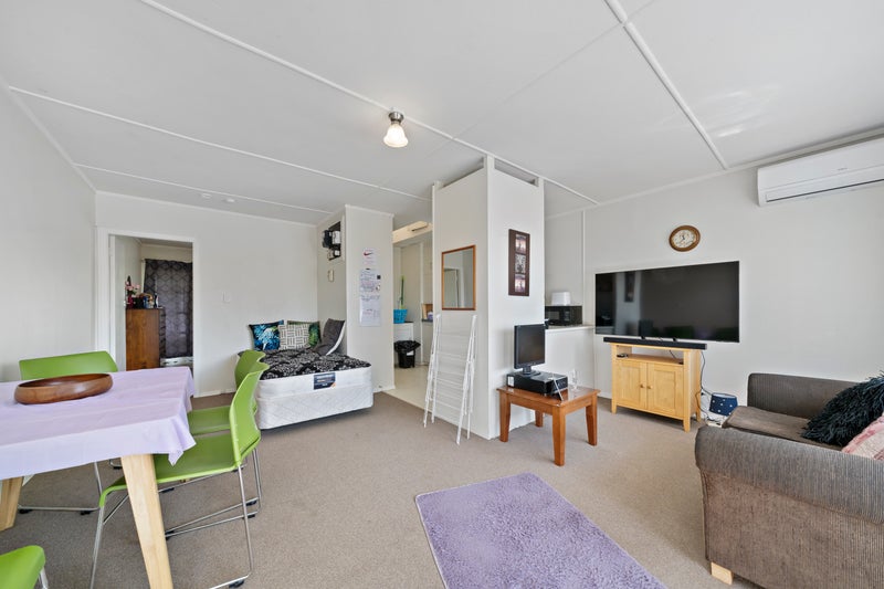1/28 Islington Street, Trentham, Upper Hutt - Carousel 1