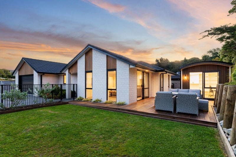 6 Martingale Drive, Whitby, Porirua - Carousel 2