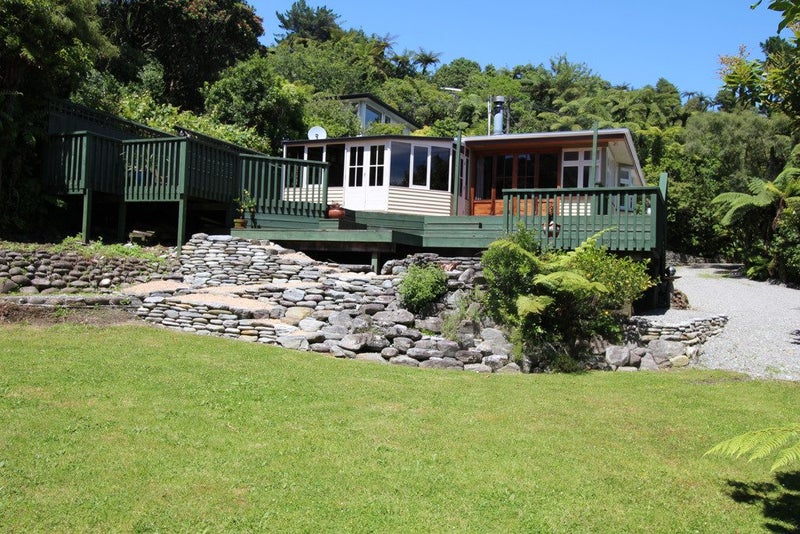 15 Weenink Road, Karoro, Greymouth - Carousel 1