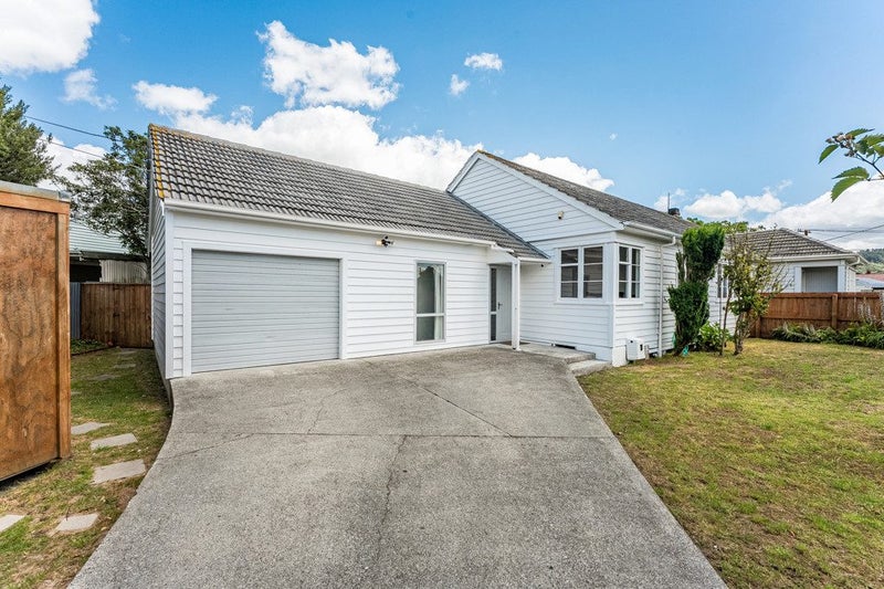 15 Athlone Crescent, Boulcott, Lower Hutt - Carousel 1