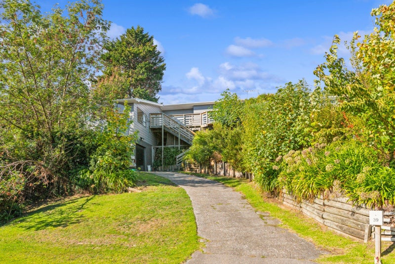 39 Tennis Court Road, Raumati South, Paraparaumu - Carousel 1