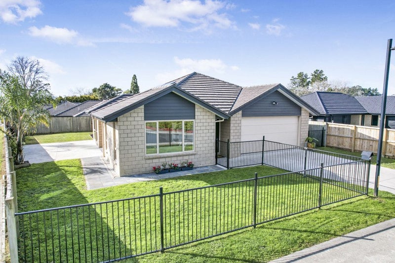 6 Yanicks Crescent, Fitzroy, Hamilton - Carousel 1