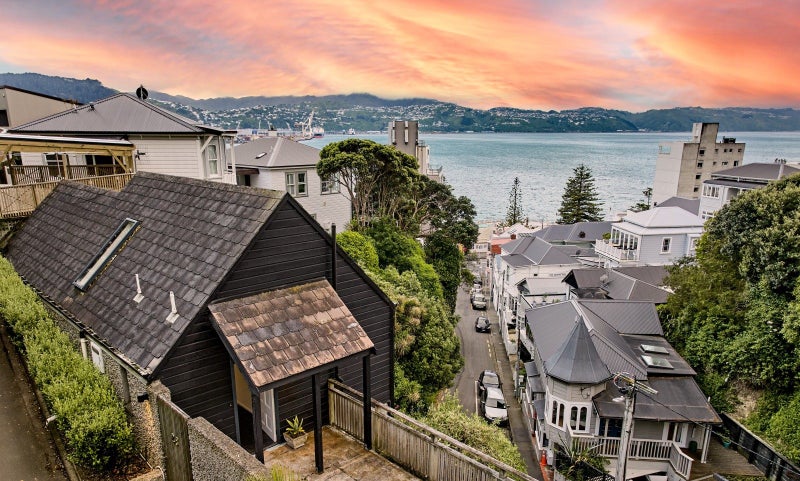 28 Hay Street, Oriental Bay, Wellington - Carousel 1