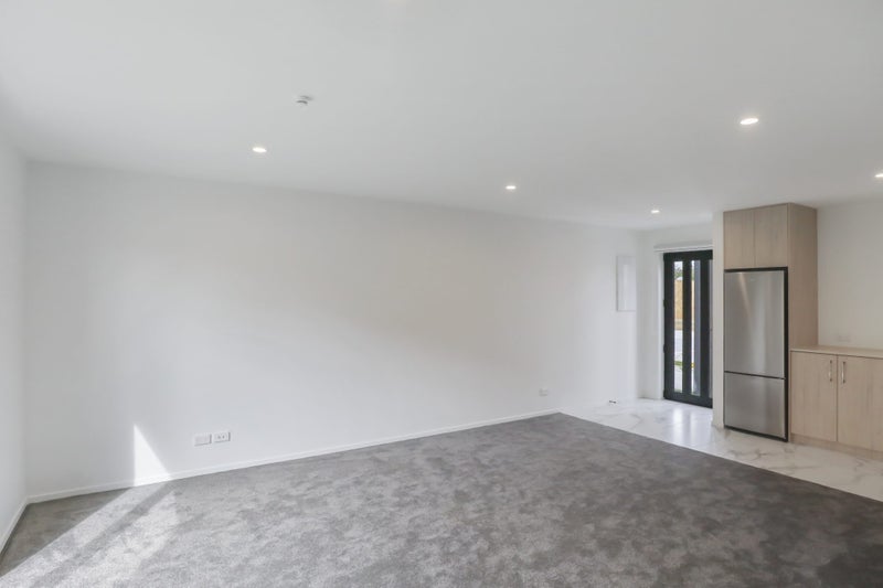 8/21 Titoki Street, Te Atatu Peninsula, Auckland - Carousel 2