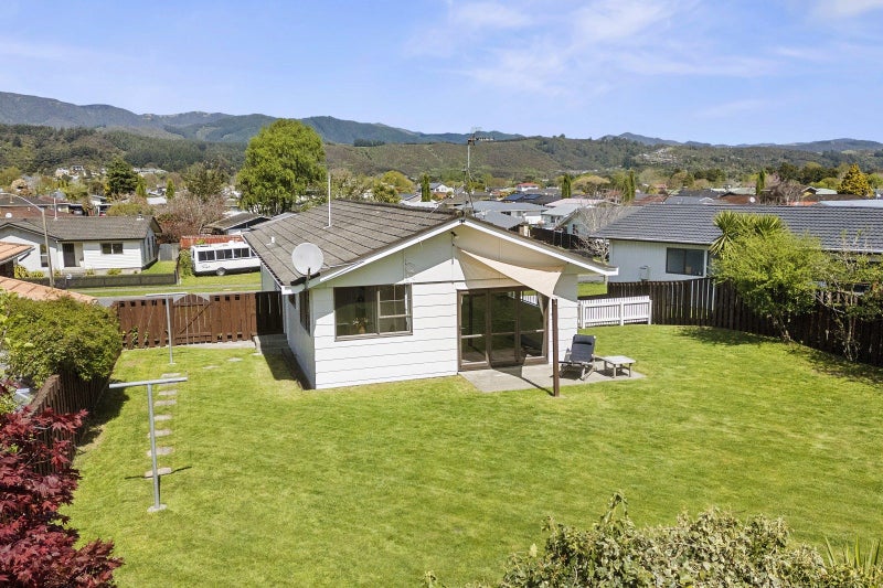 152 California Drive, Totara Park, Upper Hutt - Carousel 2