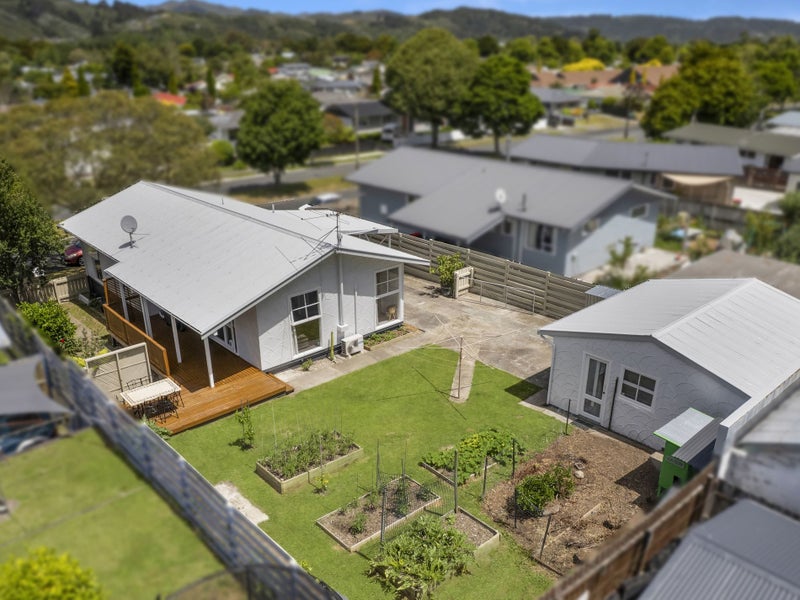 186 California Drive, Totara Park, Upper Hutt - Carousel 1