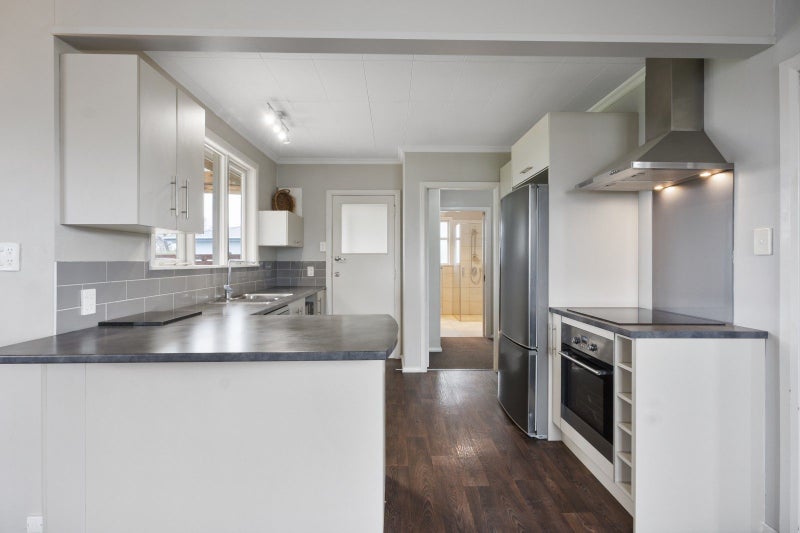 2 Glasgow Street, Takaro, Palmerston North - Carousel 2