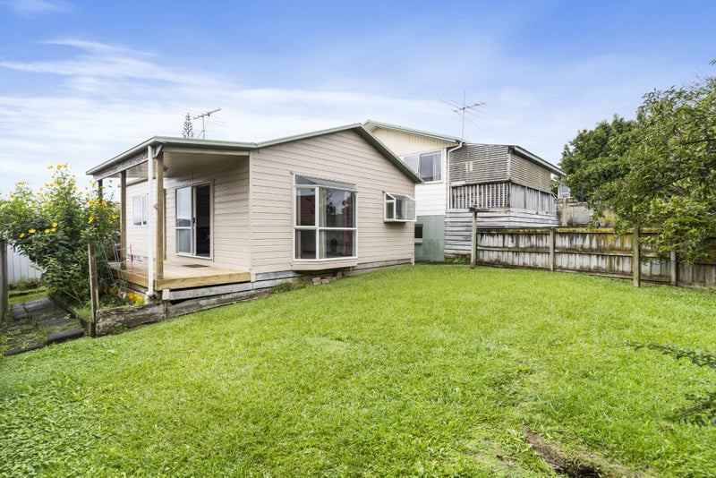 17 Roick Parade, Glen Eden, Auckland - Carousel 1