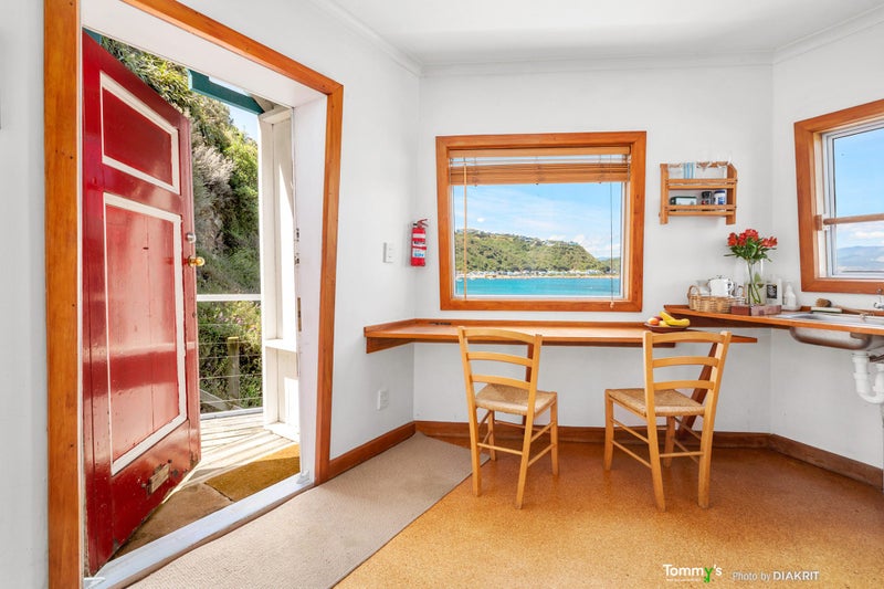 326 The Esplanade, Island Bay, Wellington - Carousel 2