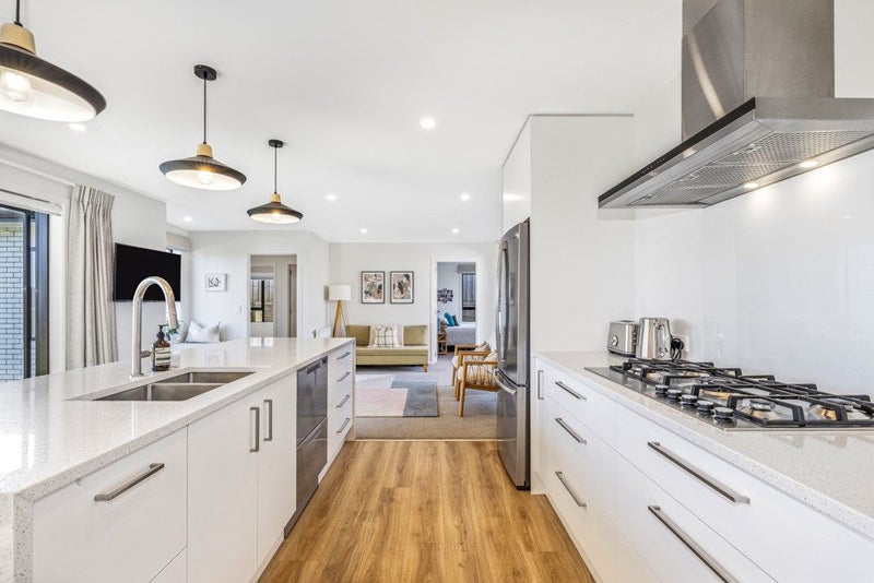 87 Cedarwood Street, Woodridge, Wellington - Carousel 2