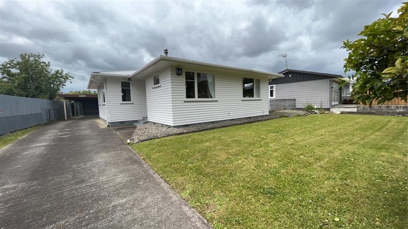 136 Ruamahanga Crescent, Terrace End, Palmerston North - Carousel 1
