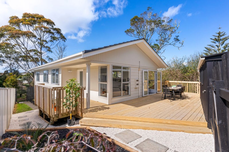 33 Japonica Drive, Beach Haven, Auckland - Carousel 1