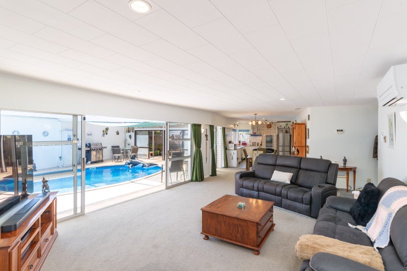 7 Snell Grove, Clouston Park, Upper Hutt - Carousel 1