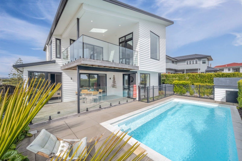 167 Sandspit Road, Shelly Park, Auckland - Carousel 1