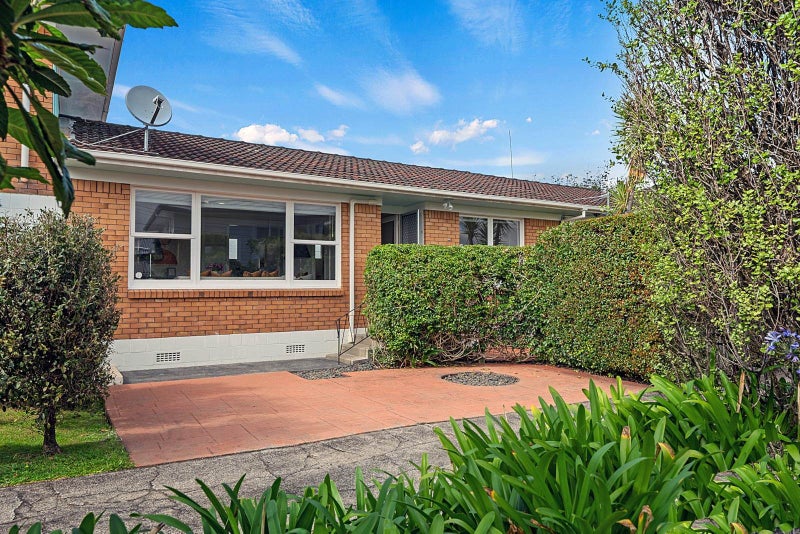 2/11 Wicklow Road, Narrow Neck, Auckland - Carousel 2
