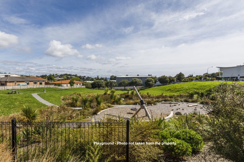8 Seafarer Crescent, Stanmore Bay, Whangaparaoa - Carousel 2