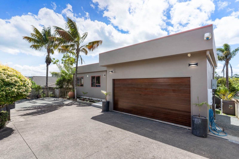 13A Cliff View Drive, Green Bay, Auckland - Carousel 1