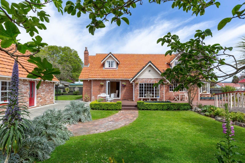 79 Martin Street, Wallaceville, Upper Hutt - Carousel 1