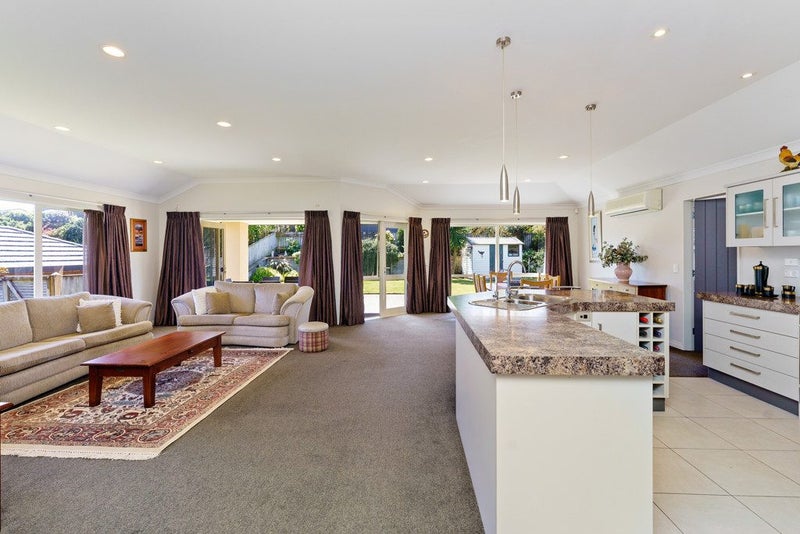 4 Meadow Court, Paraparaumu - Carousel 2