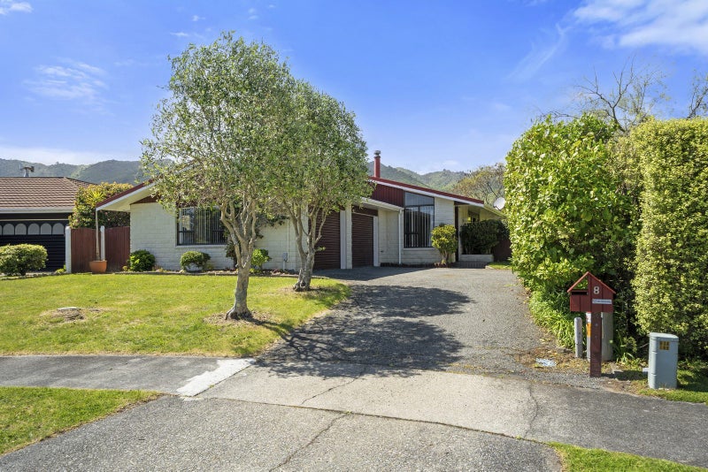8 Hurunui Street, Waikanae - Carousel 1