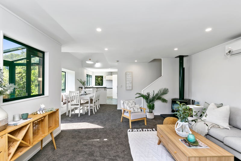 23 Woodhouse Avenue, Karori, Wellington - Carousel 1