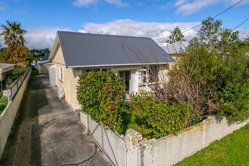 15 Waite Street, Featherston - Carousel 1