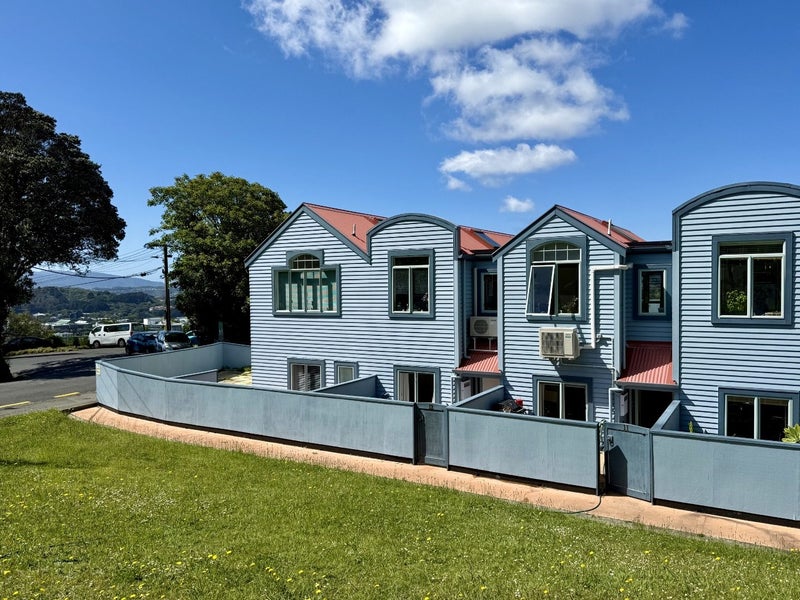 11/93A Kelburn Parade, Kelburn, Wellington - Carousel 2