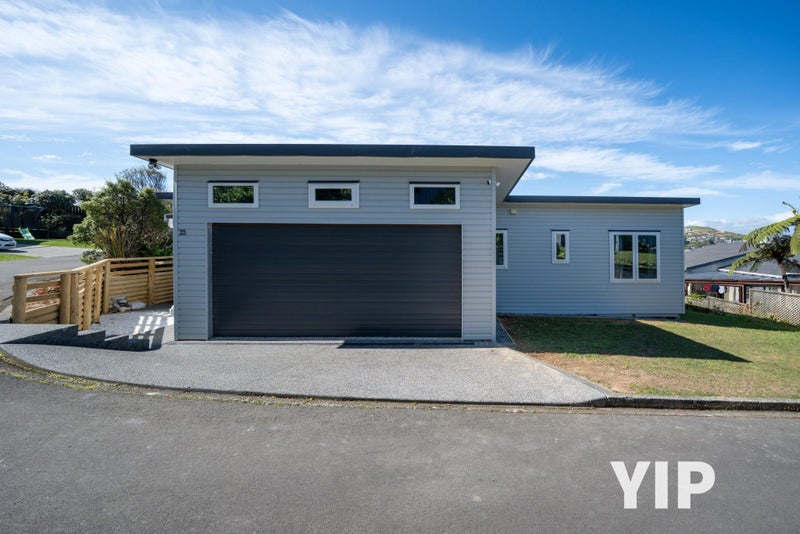 23 Padnell Crescent, Paparangi, Wellington - Carousel 1